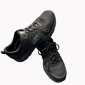 Skechers Lite Weight Running Shoe with memory foam women’s size 9